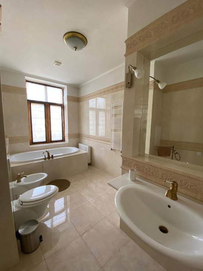 Grand Apartment Lviv Exterior photo