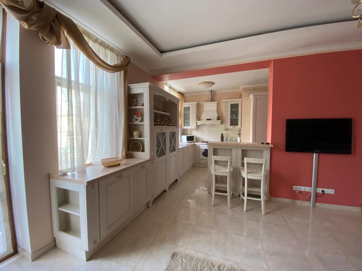 Grand Apartment Lviv Exterior photo