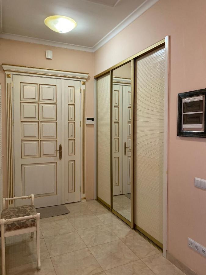 Grand Apartment Lviv Exterior photo