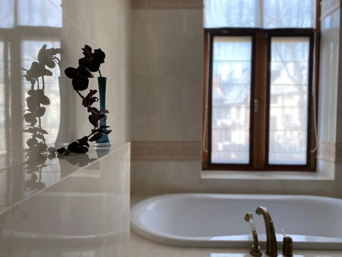 Grand Apartment Lviv Exterior photo