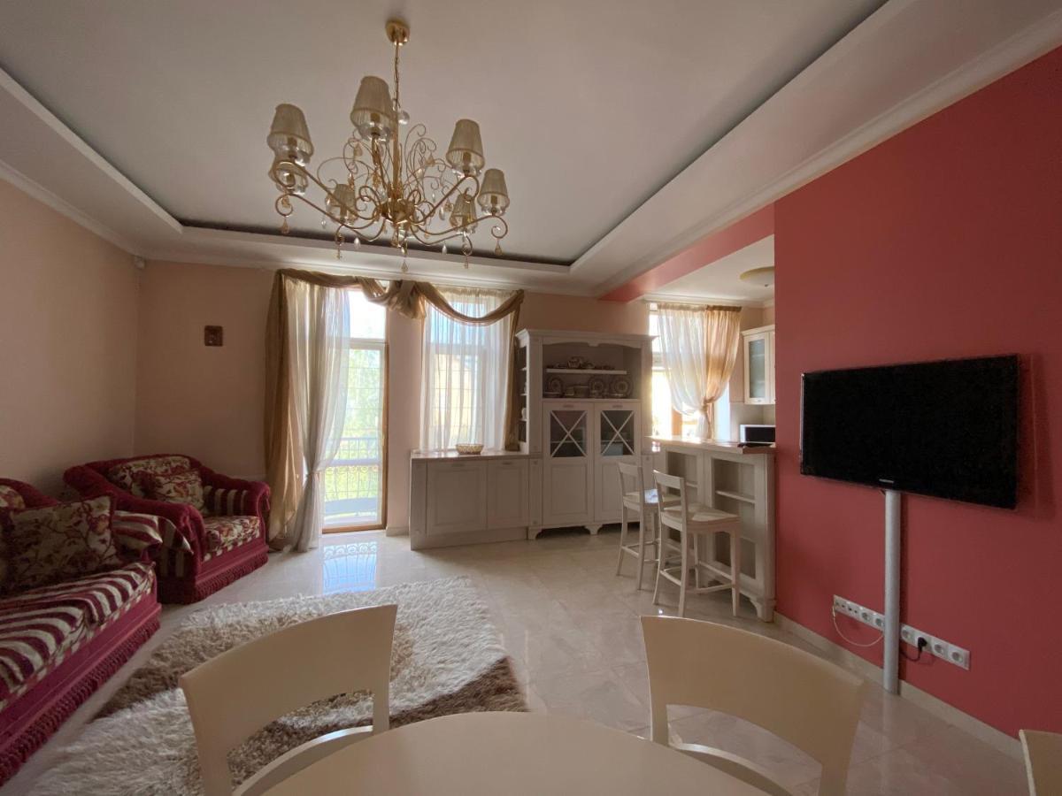 Grand Apartment Lviv Exterior photo