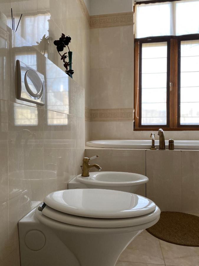 Grand Apartment Lviv Exterior photo